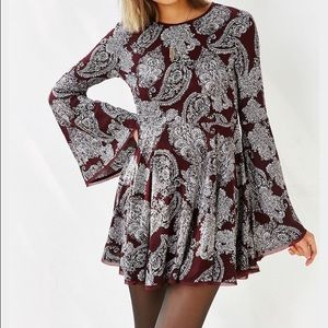 Maroon bell sleeved dress