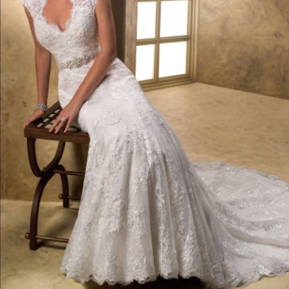 Maggie Sottero "Carolina" Wedding Dress (Ivory)