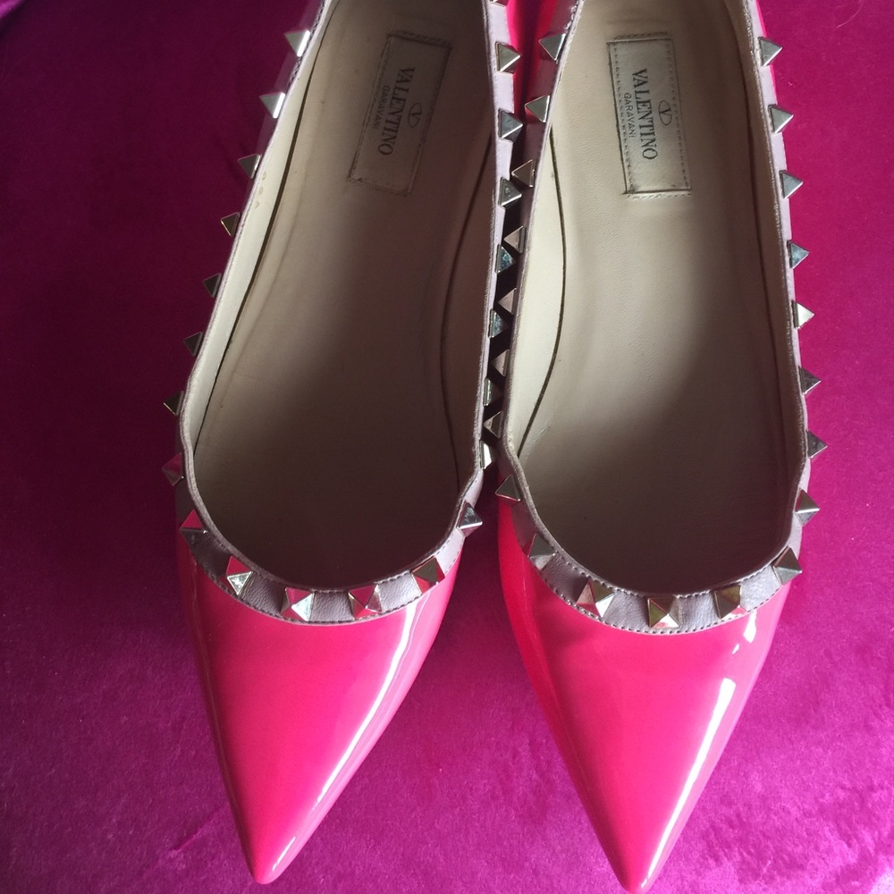 REDUCED! VDAY! Pink Valentino Rockstud Flats
