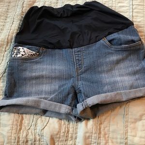 Maternity shorts