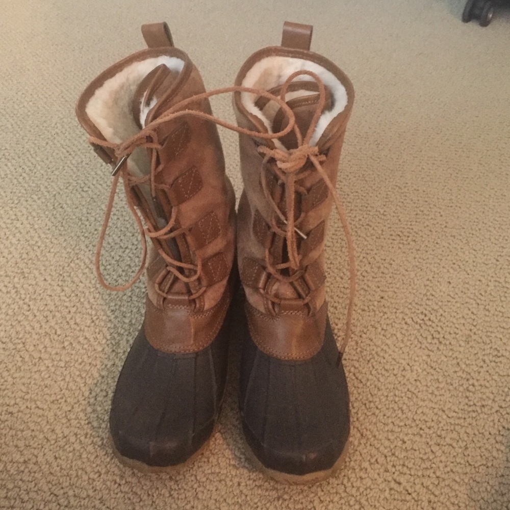 Tory burch size 7 all weather boots...gently used