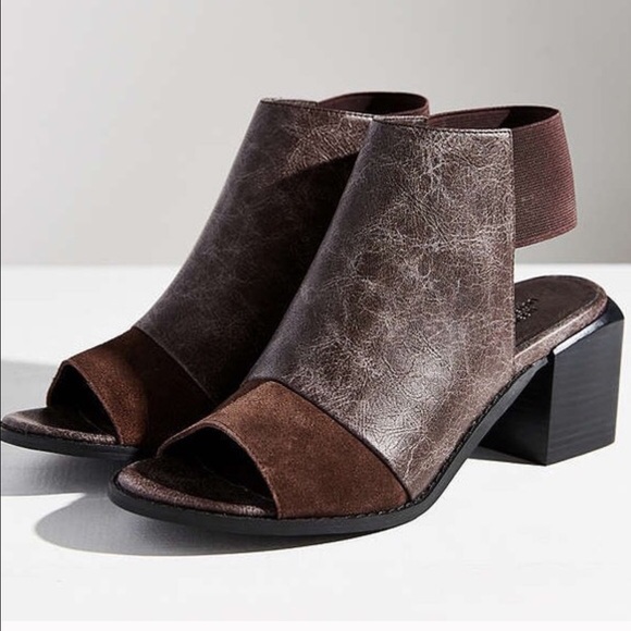 Urban Outfitters Modern Elastic Back Heel - Picture 2 of 2