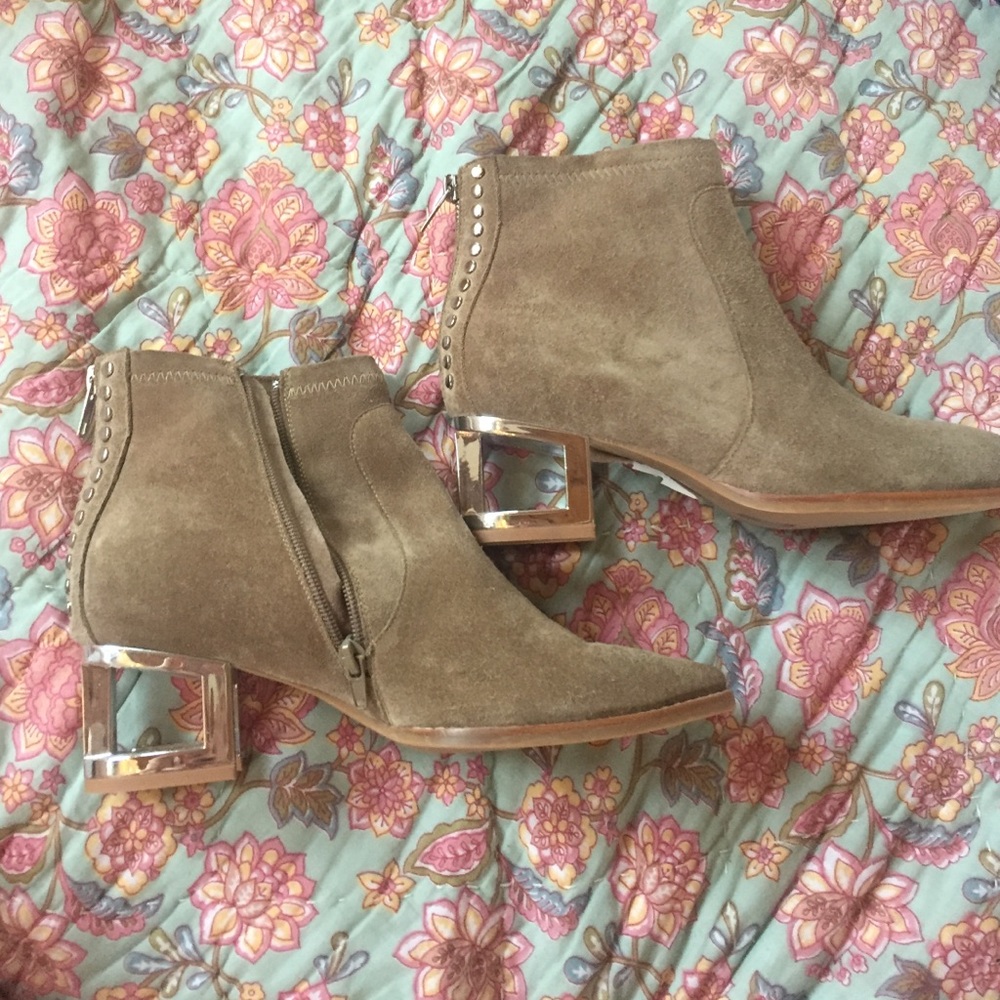 1 HR SALE JC Boone booties