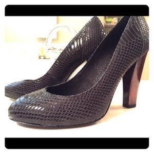 Black leather snakeskin 7 for all mankind heels