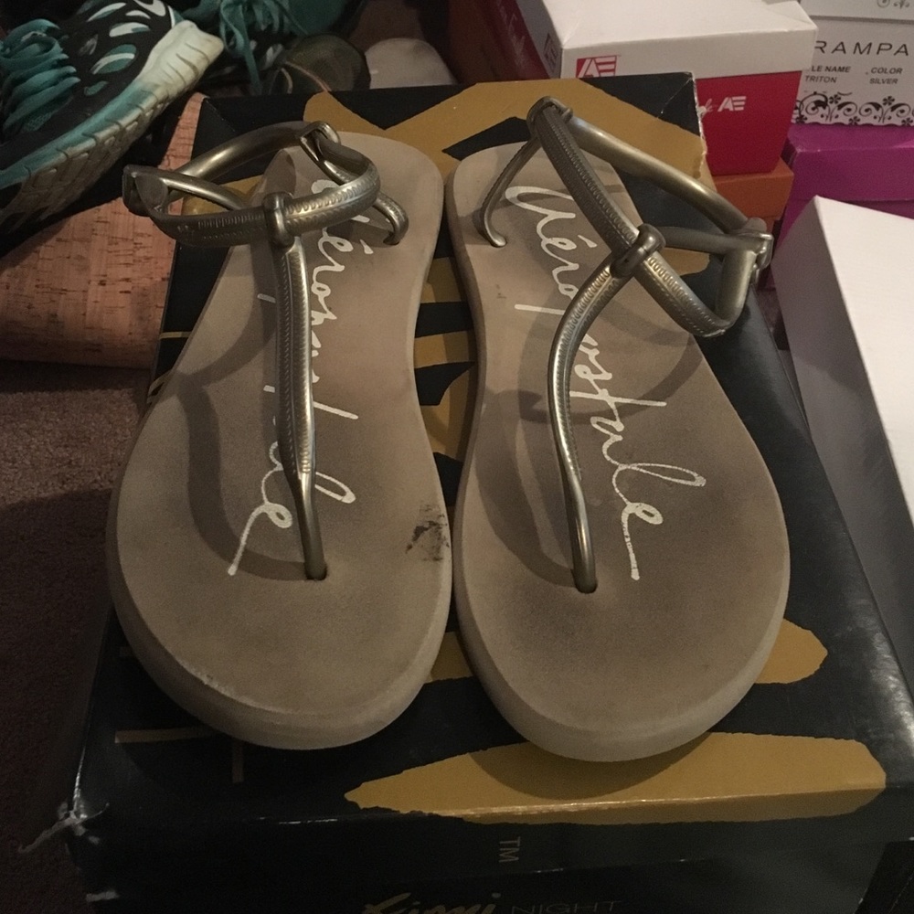 Aeropostale sandals