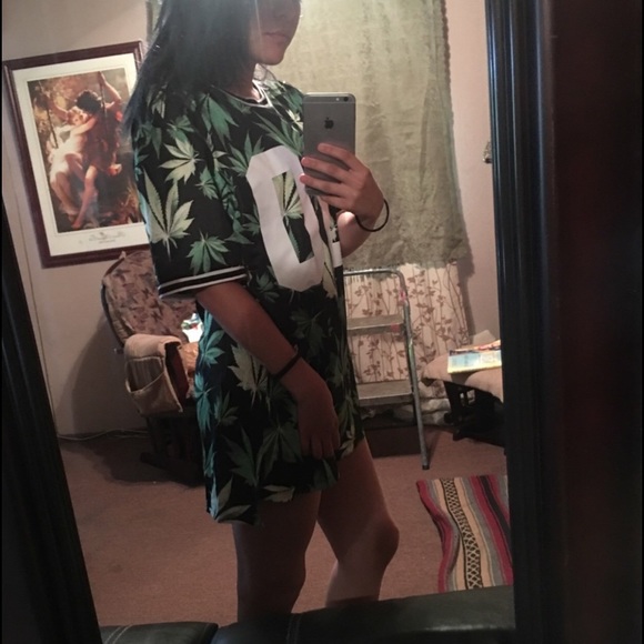 Weed shirt - Picture 2 of 3