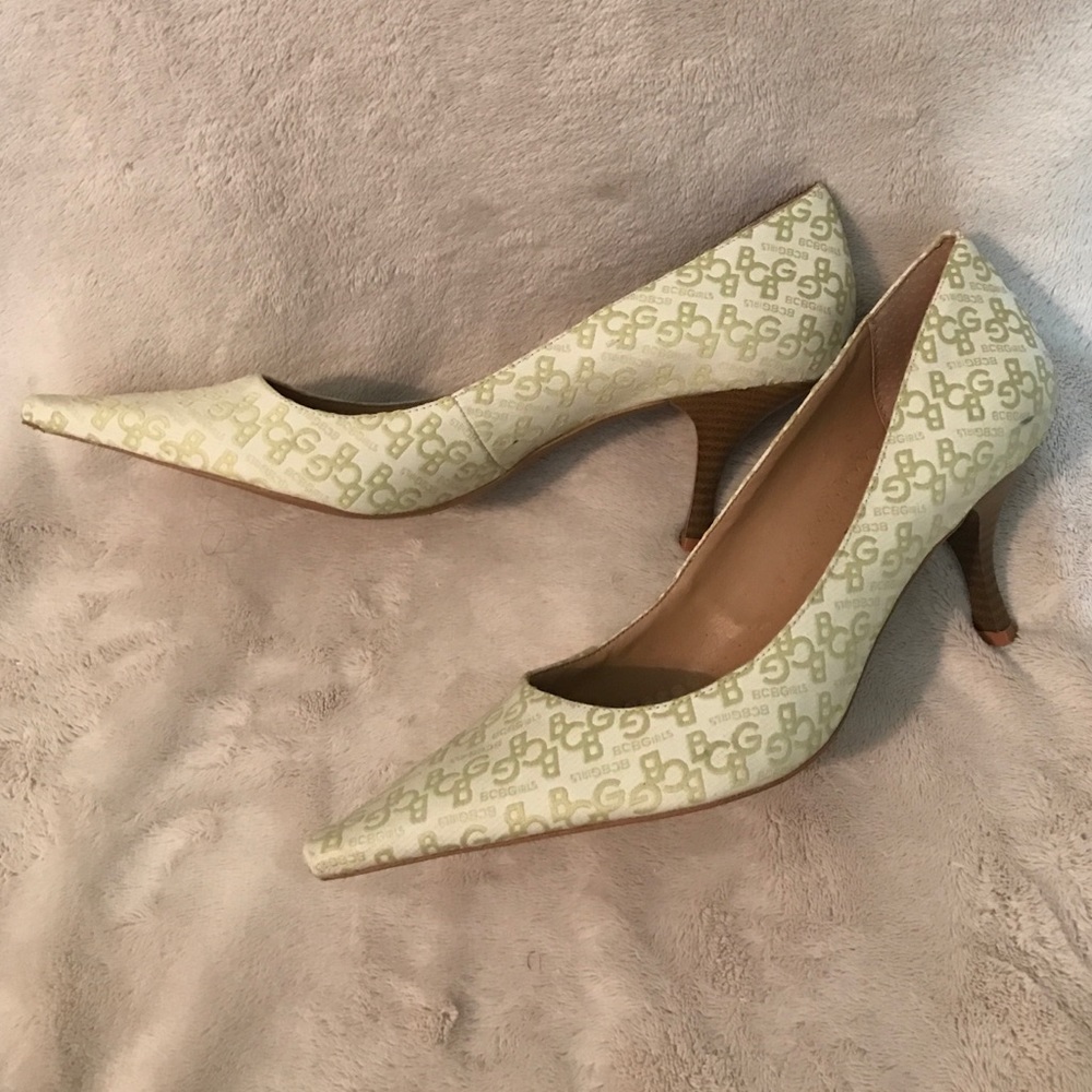 Super Unique BCBG Pointed Toe Heels!