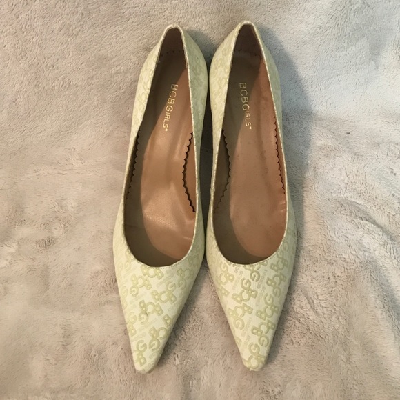 Super Unique BCBG Pointed Toe Heels! - Picture 2 of 3