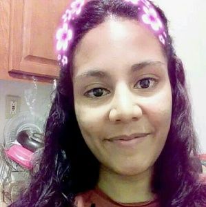 Meet your Posher, Deyanira