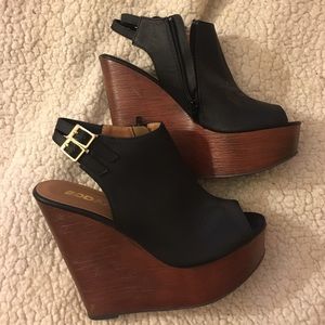 Black wedges