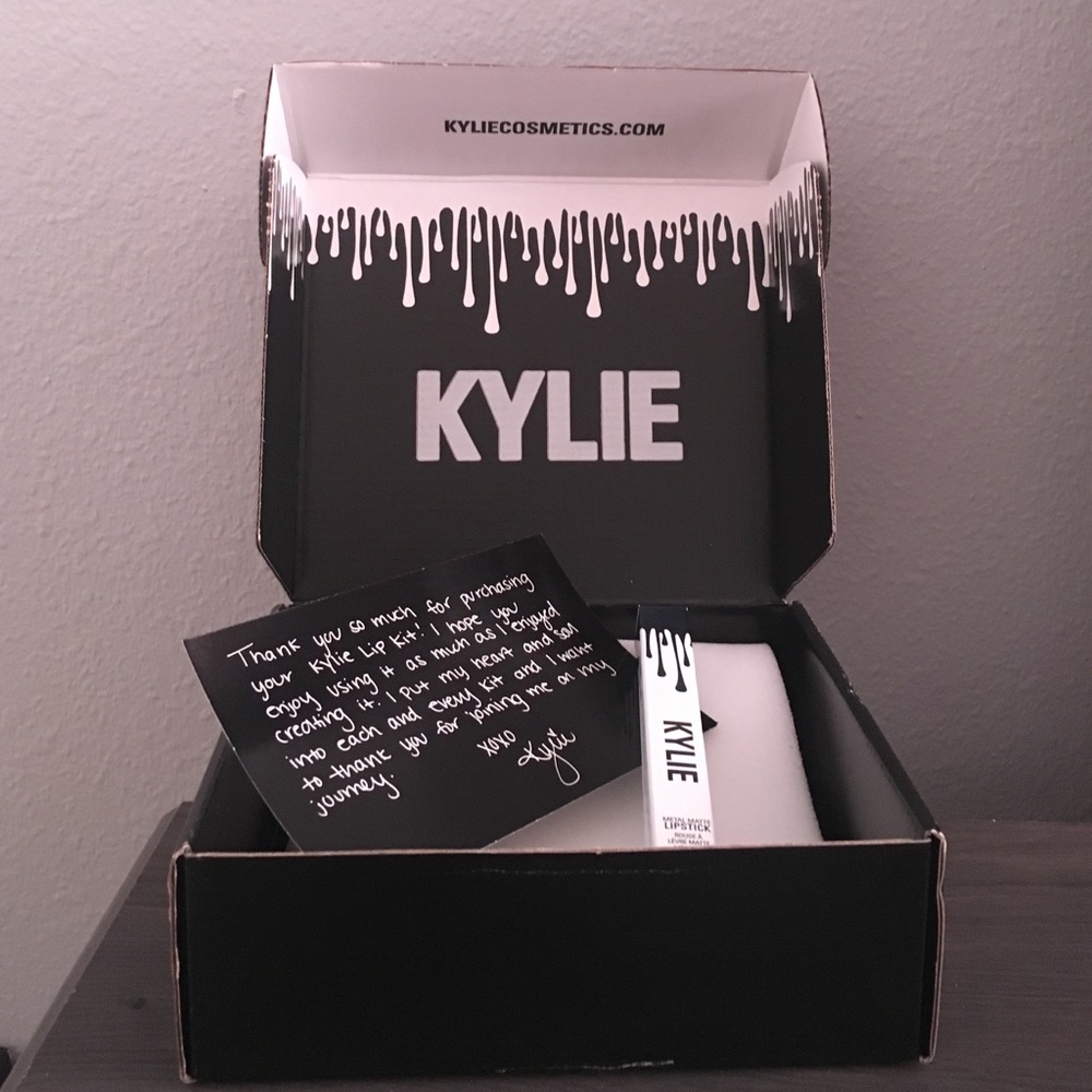 Kylie Cosmetics KYMAJESTY  metal matte lipstick