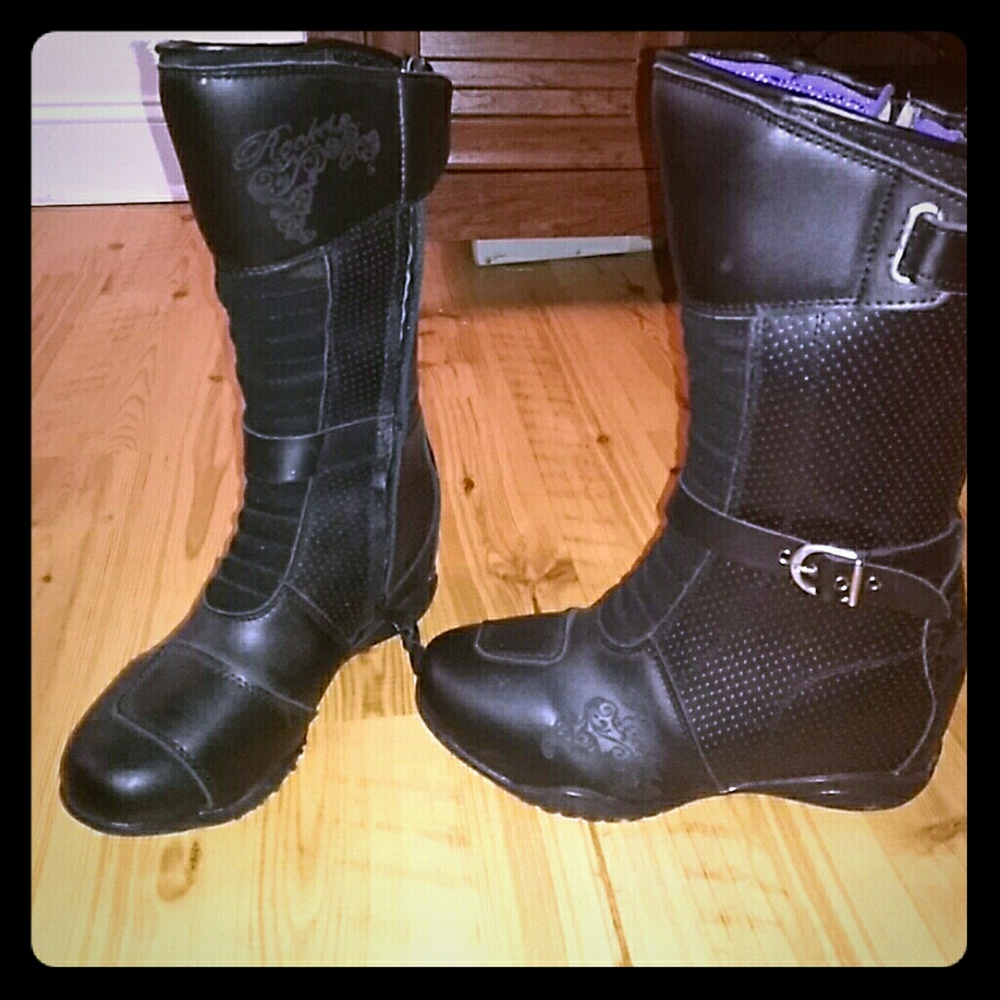 Rocket riding boots