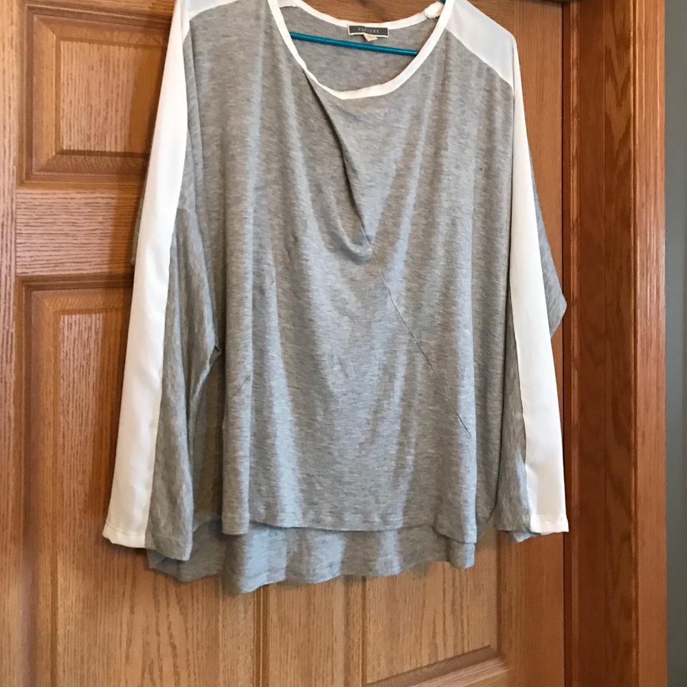 Lightweight gray and white top