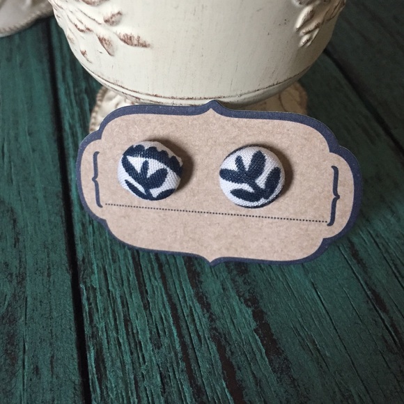 Fabric Wrapped Earrings - Picture 1 of 4