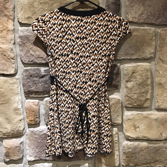 A. Breyer brand dress shirt size small. - Picture 4 of 4