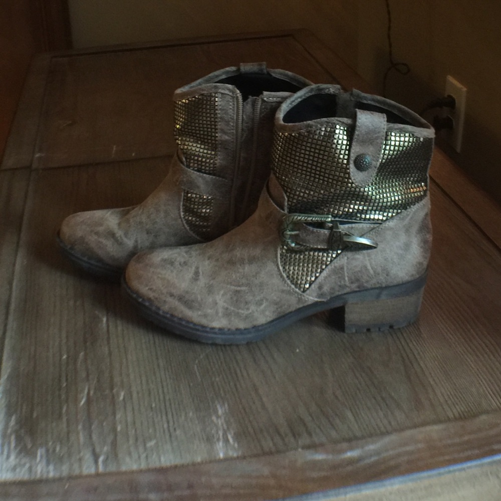 Brown with bronze ankle boots