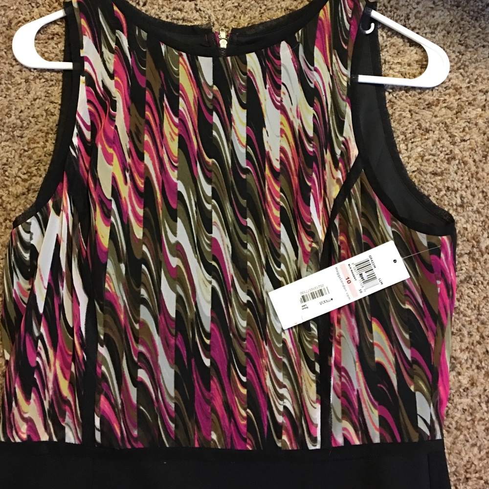 Dress - Picture 2 of 4