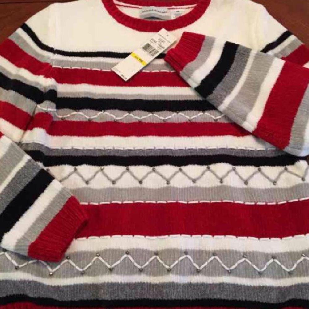 Brand New Soft Crewneck Sweater. Size Med NWT