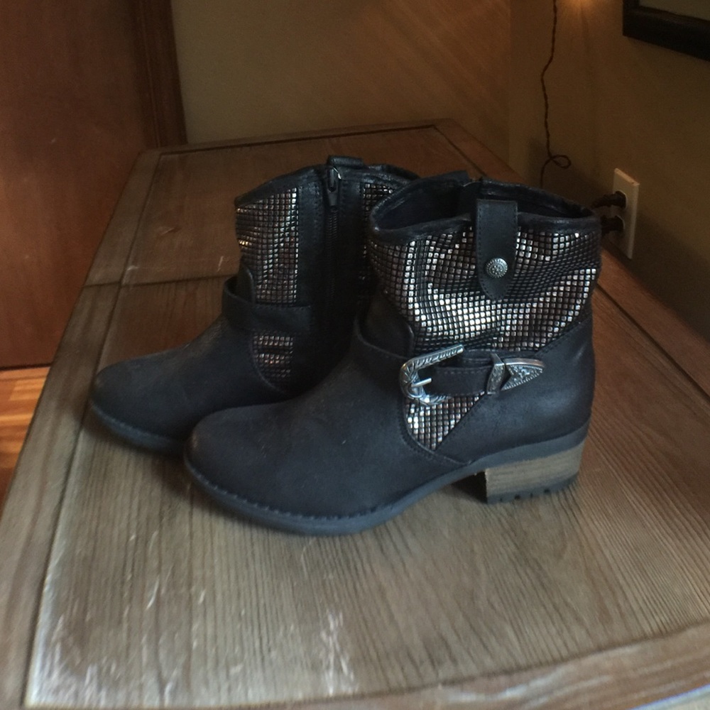 Black with pewter ankle boots