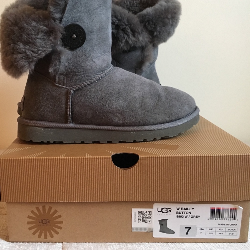 Ugg-Bailey Button II Grey