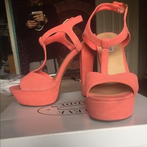 Steve Madden dynamyc coral swede heels