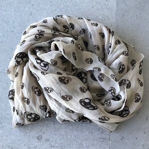 Light Skull Scarf