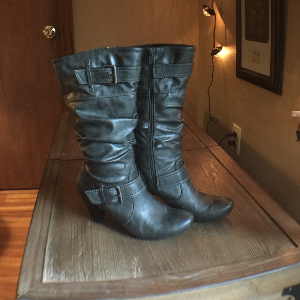 Mid calf grey boots