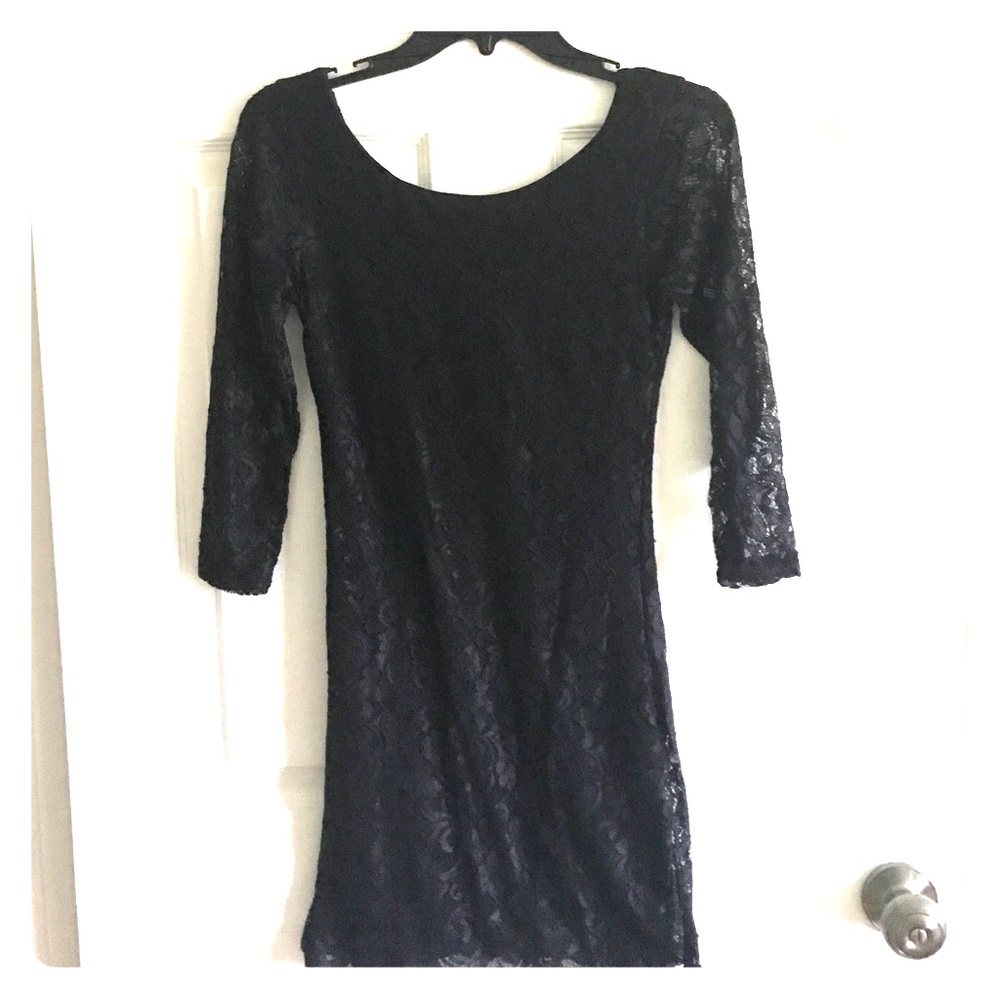Short black lace quarter sleeve dress