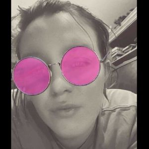 Meet your Posher, Caroline