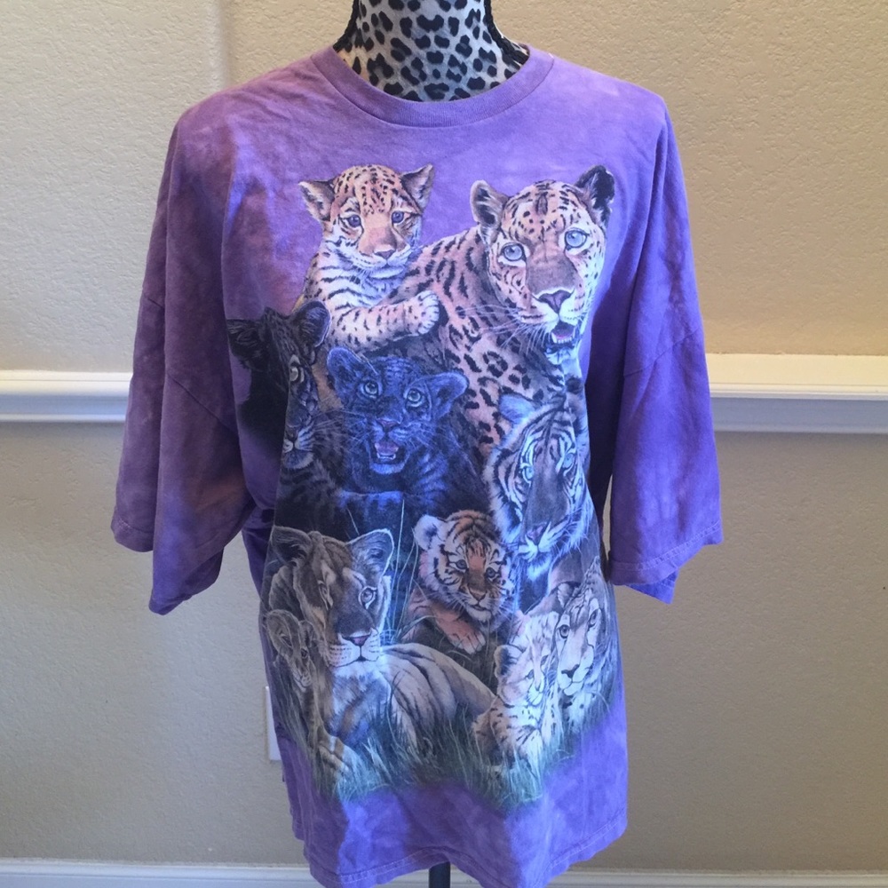 Cat family light purple t-shirt