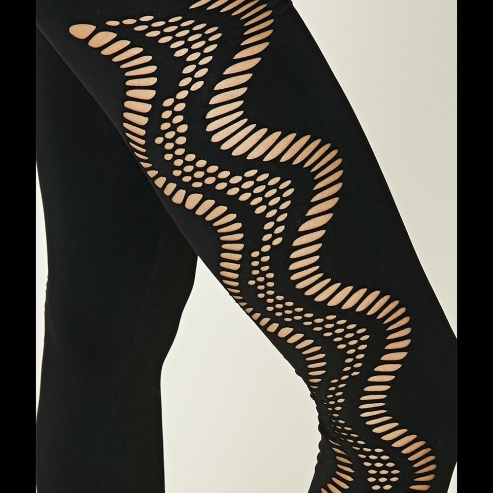LAST PAIR🌺 Cutout leggings - Picture 4 of 4