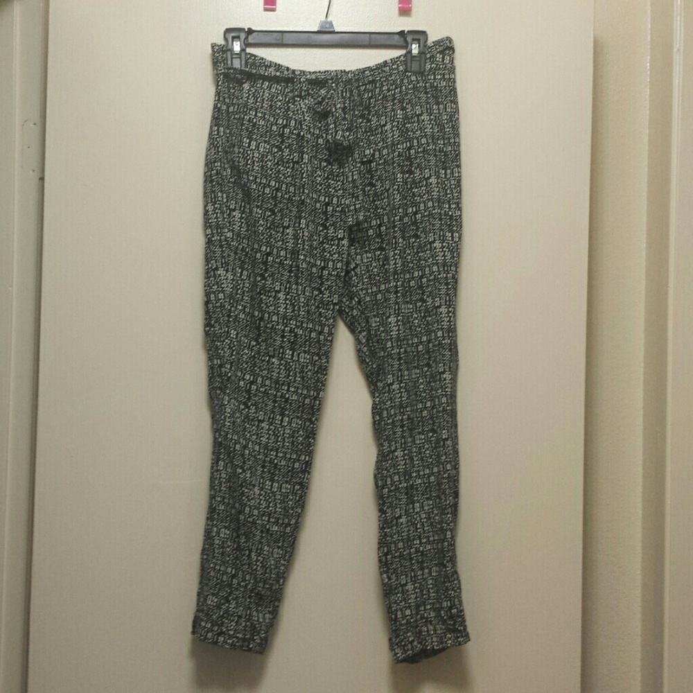 Flowing design pants