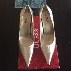Guess Mettalic Gold pumps 7.5