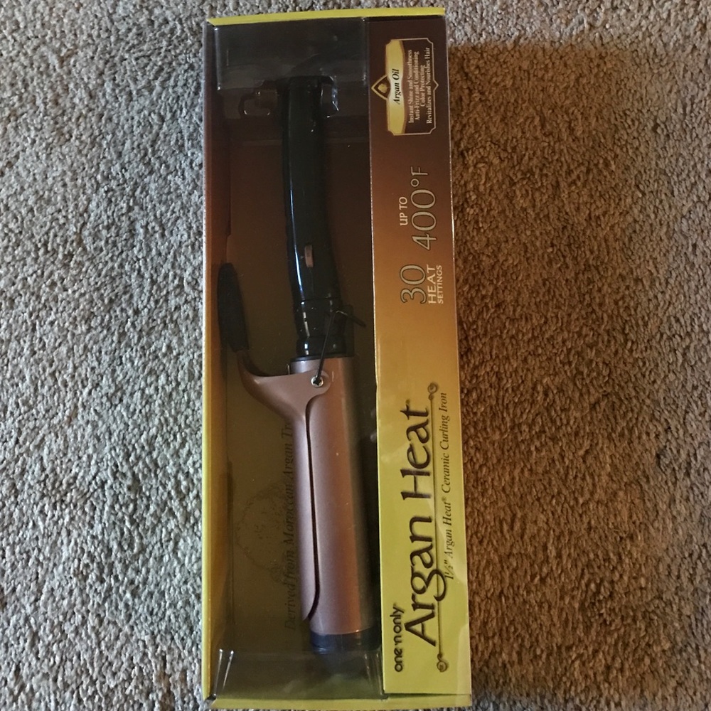 SOLD!  One 'n Only Argan Heat 1 1/2" Curling Iron