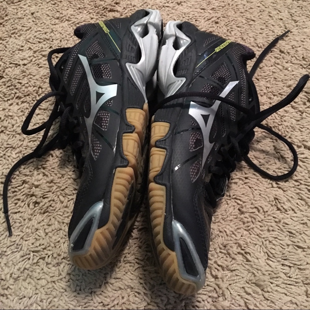 Mizuno volleyball shoes