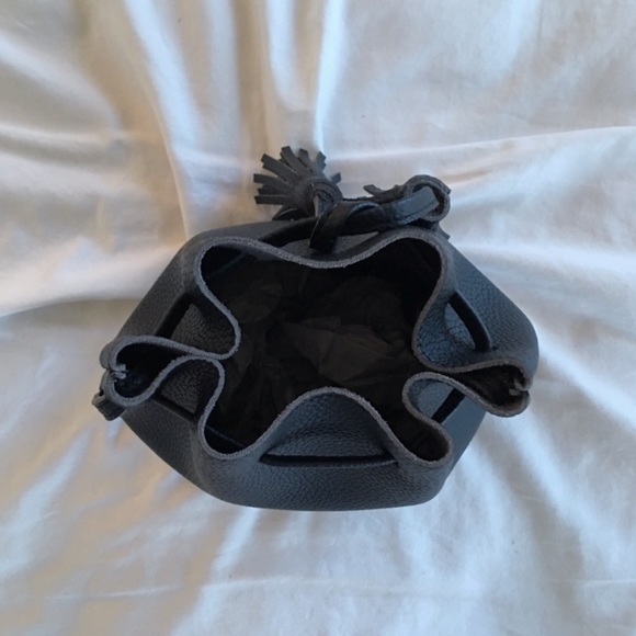 Black Bucket Bag Pebble Vegan Leather Tassels - Picture 3 of 4