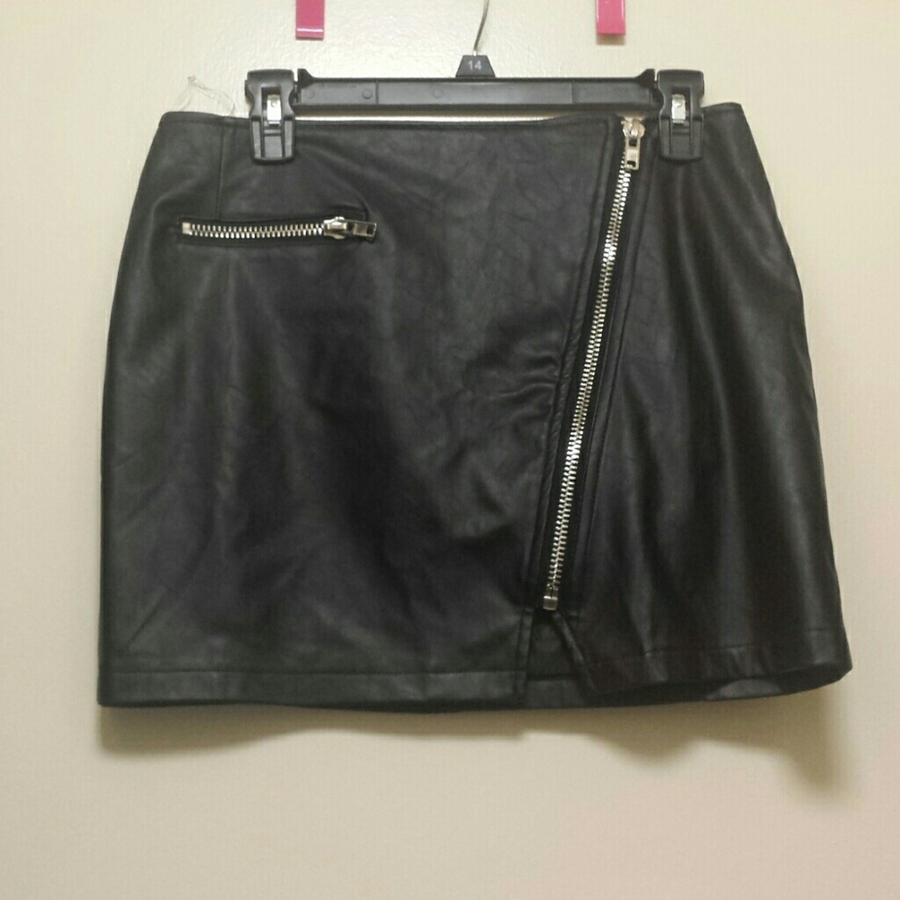 Sans Souci Leather looking mini skirt Nw