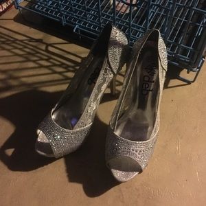 Size 8 1/2 Iridescent Heels