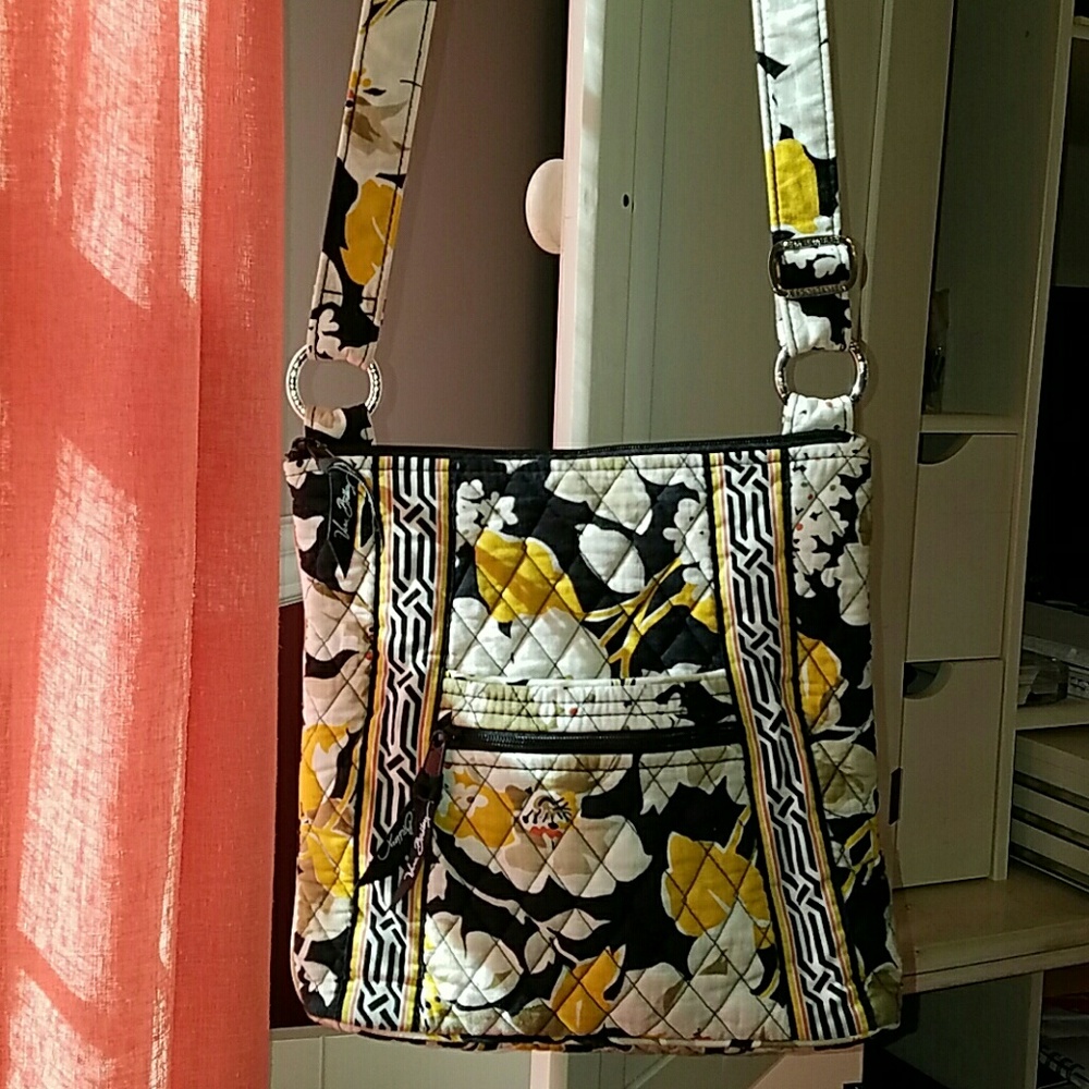 1 Day Sale!!VERA BRADLEY HIPSTER