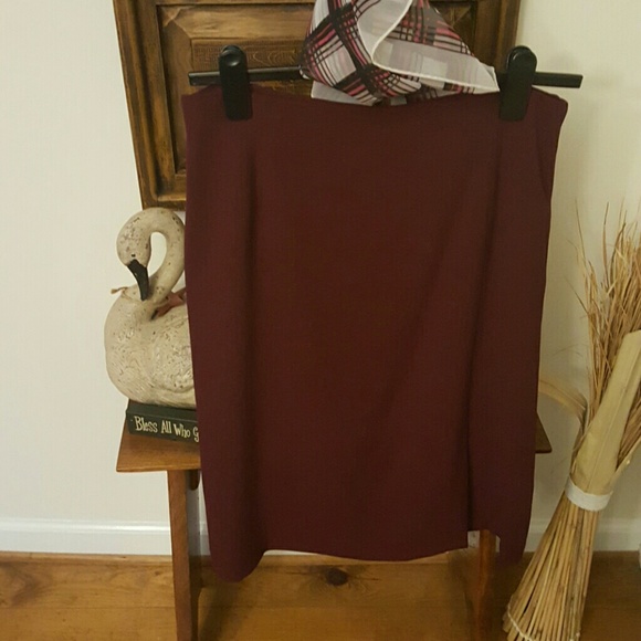 Fabulous burgundy skirt! - Picture 2 of 4