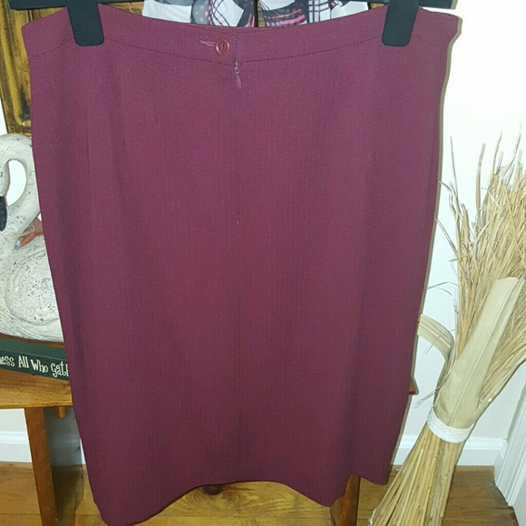 Fabulous burgundy skirt! - Picture 3 of 4