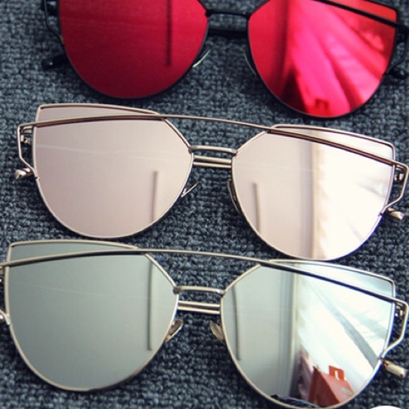 NEW! CHIC Mirrored Sunglasses! - Picture 2 of 4