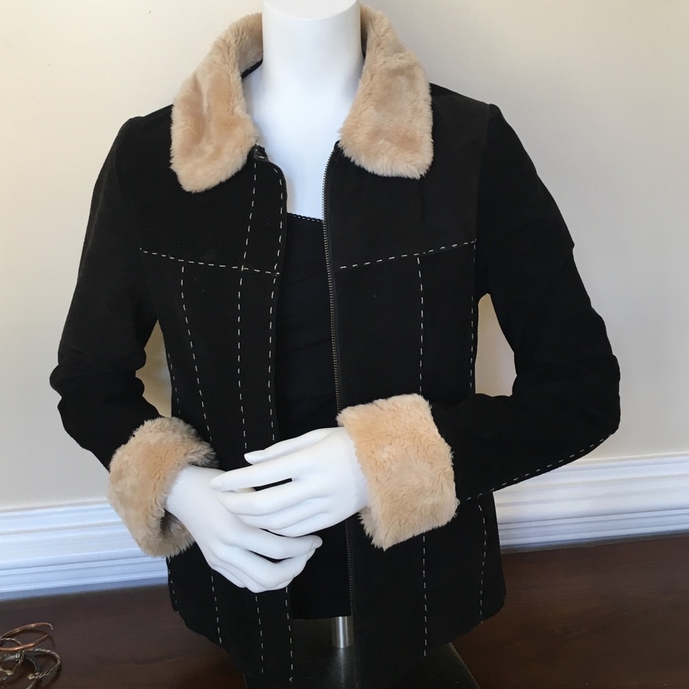 Lightweight suede coat with faux fur colllar