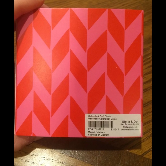 NIB Stella & Dot Colorblock Cuff Citron - Picture 4 of 4