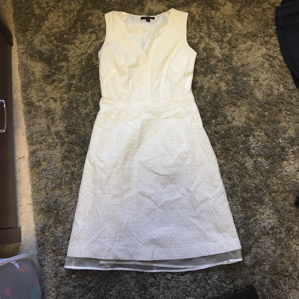 Mod cloth Ivy + Blu white vneck dress