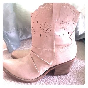 X-Appeal Off-White Cowboy Booties!
