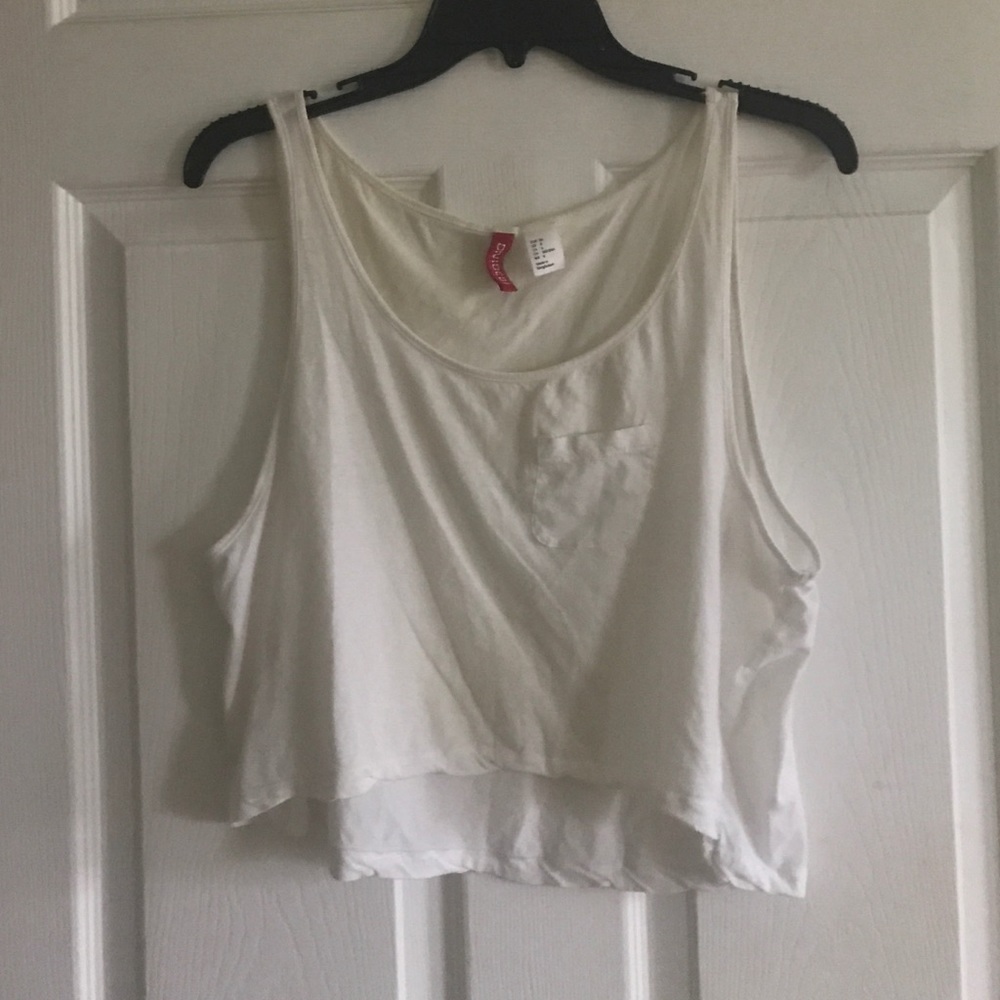 White cropped tank with front pocket