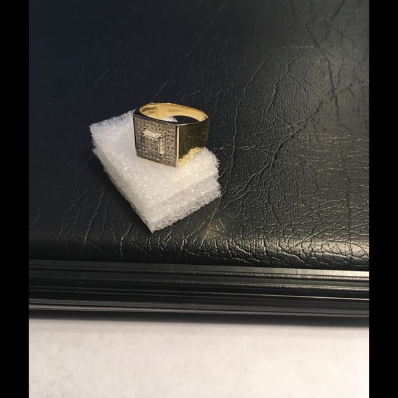 14k REAL GOLD w/ Simulate Diamonds - Picture 4 of 4