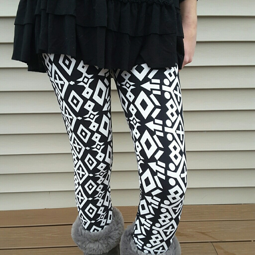 Black/white geometric LEGGINGS