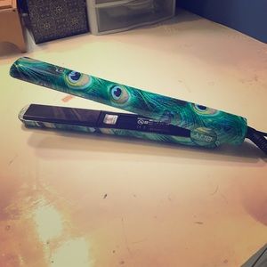BNY hair straightener in peacock design